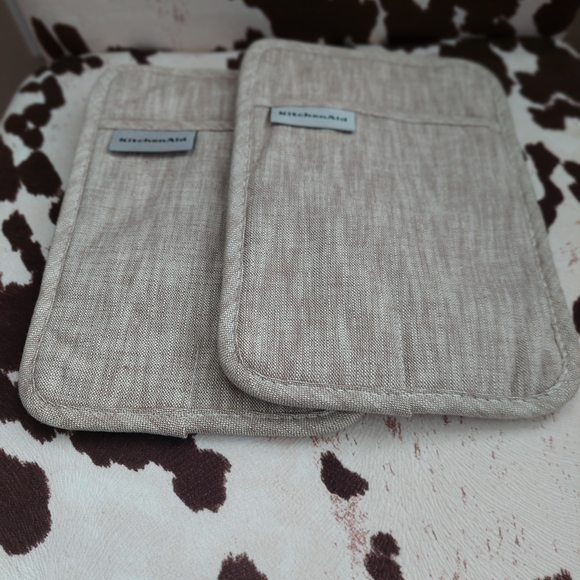 Kitchen Food Chopper, Peeler and Pot Holders - Picture 6 of 8